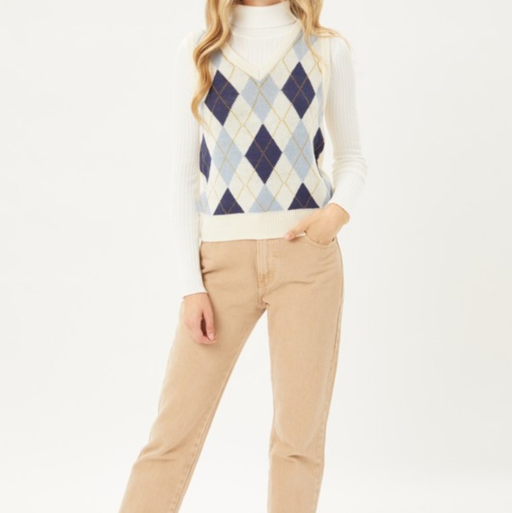 Argyle Pattern Sweater Vest - Picture 9 of 16